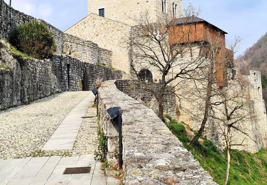 Castello di San Pietro - Rudere, Italy
